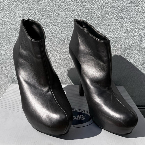 Forever 21 Dark Gray High Heels - Picture 2 of 6